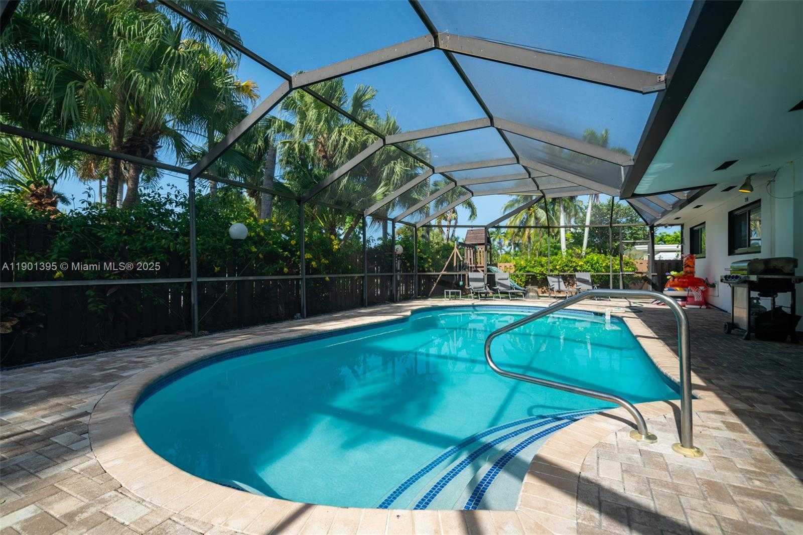 Small Image of 1141 NORTH NORTHLAKE DR, Hollywood Number 7
