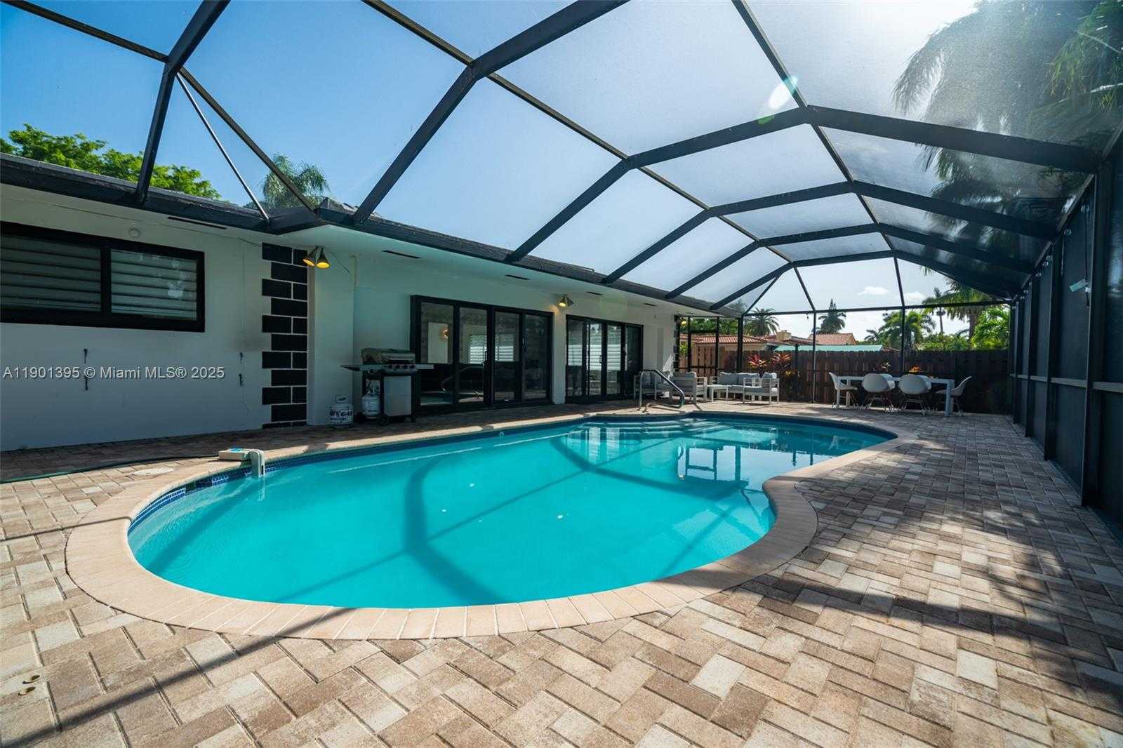 Small Image of 1141 NORTH NORTHLAKE DR, Hollywood Number 8
