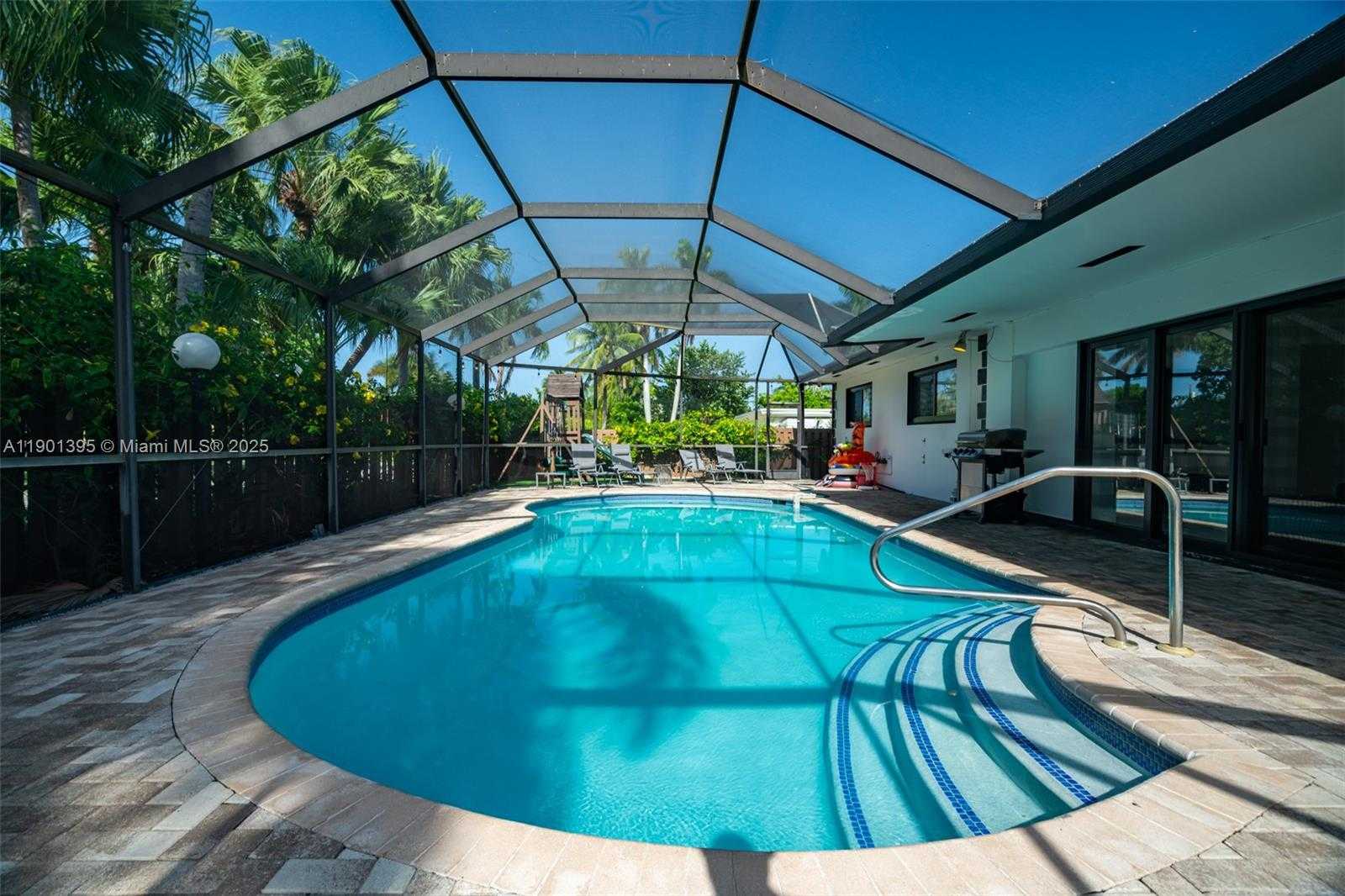 Small Image of 1141 NORTH NORTHLAKE DR, Hollywood Number 9