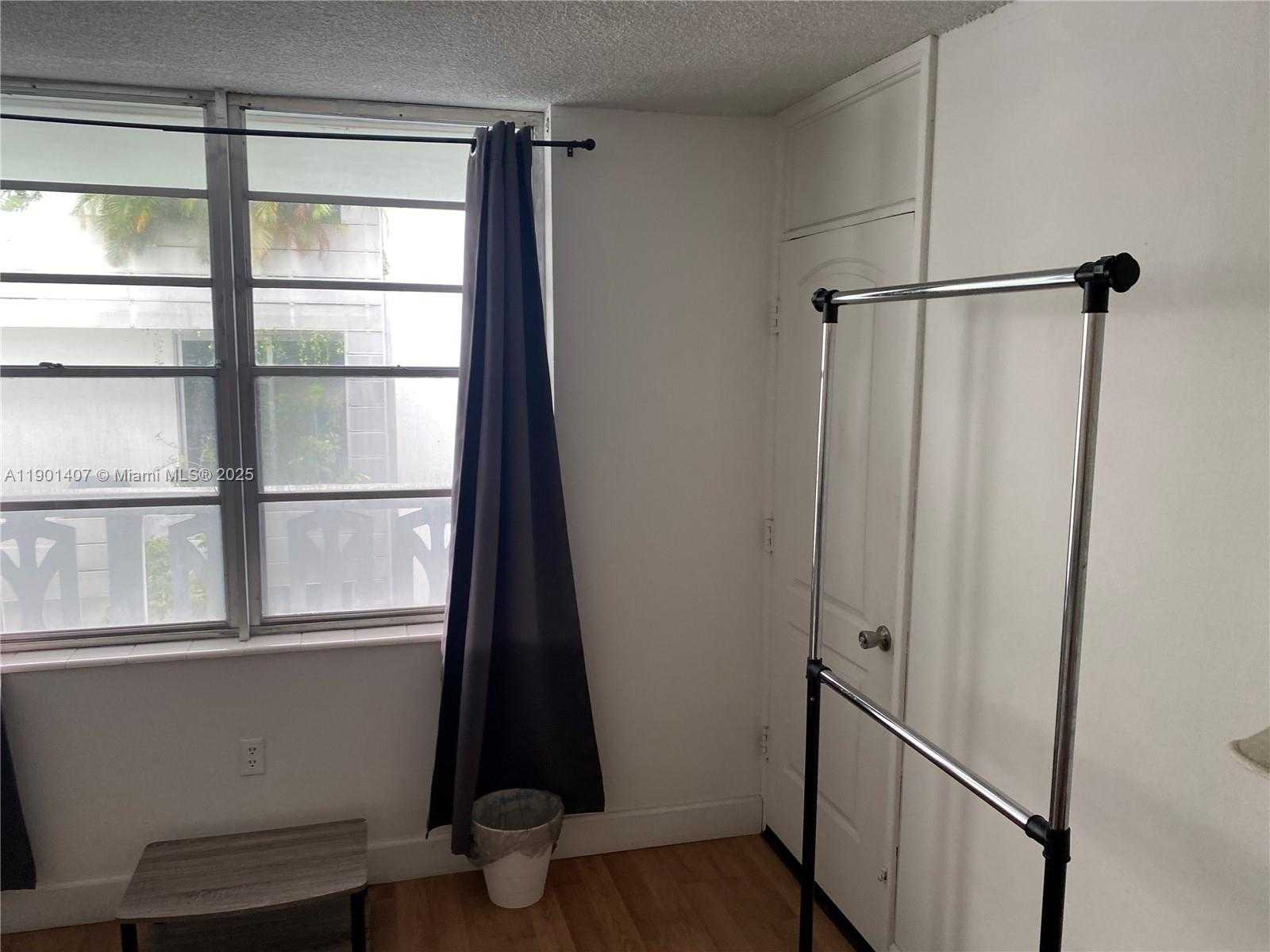 Small Image of 1732 MERIDIAN AVE #502, Miami Beach Number 13