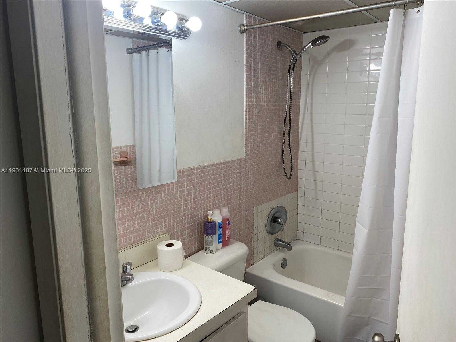 Small Image of 1732 MERIDIAN AVE #502, Miami Beach Number 16