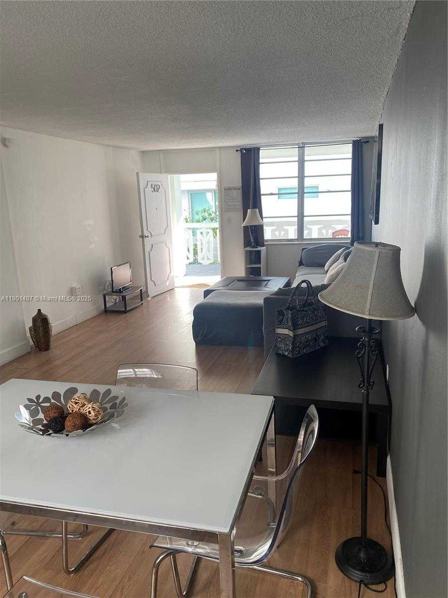 Small Image of 1732 MERIDIAN AVE #502, Miami Beach Number 3