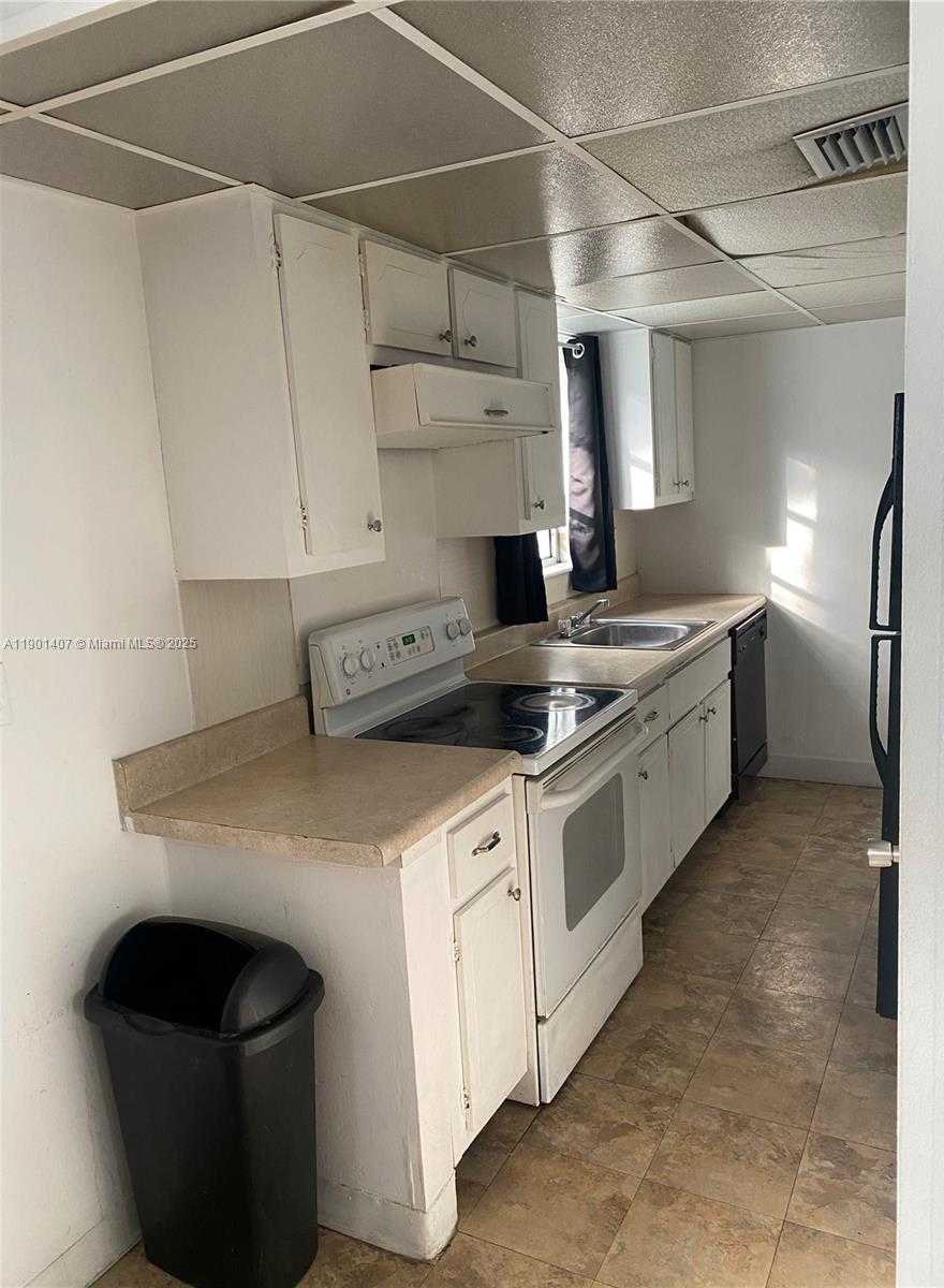 Small Image of 1732 MERIDIAN AVE #502, Miami Beach Number 4