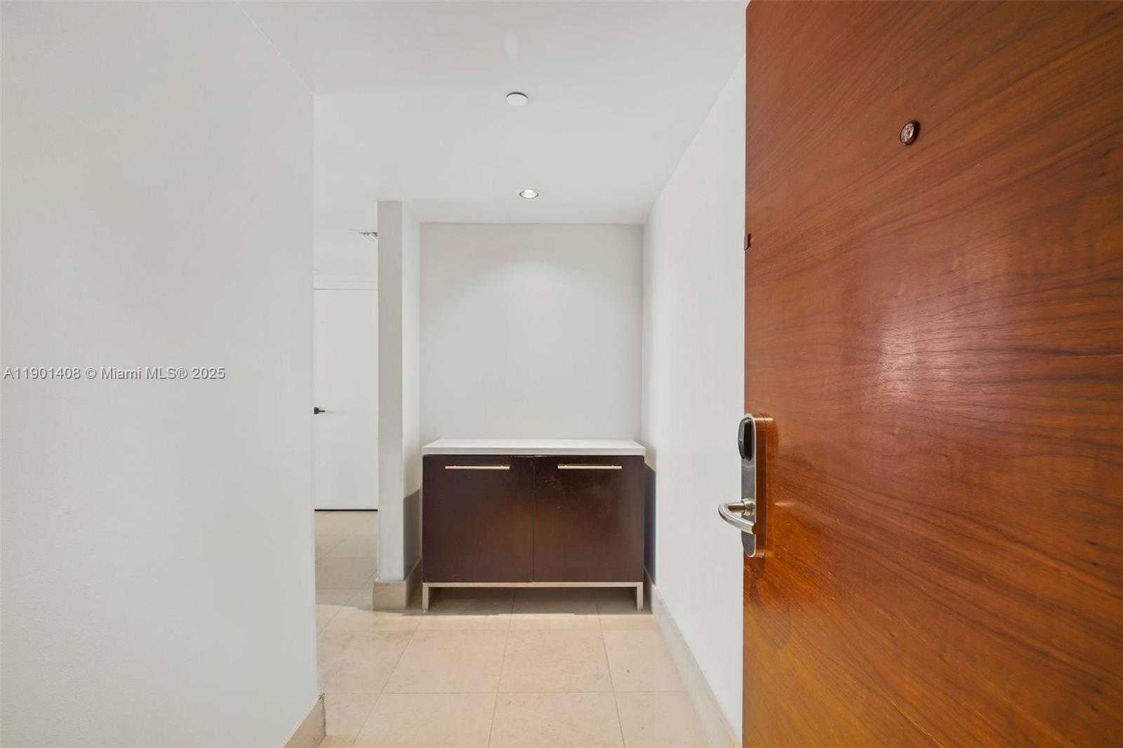 Small Image of 6801 COLLINS AVE #422, Miami Beach Number 2