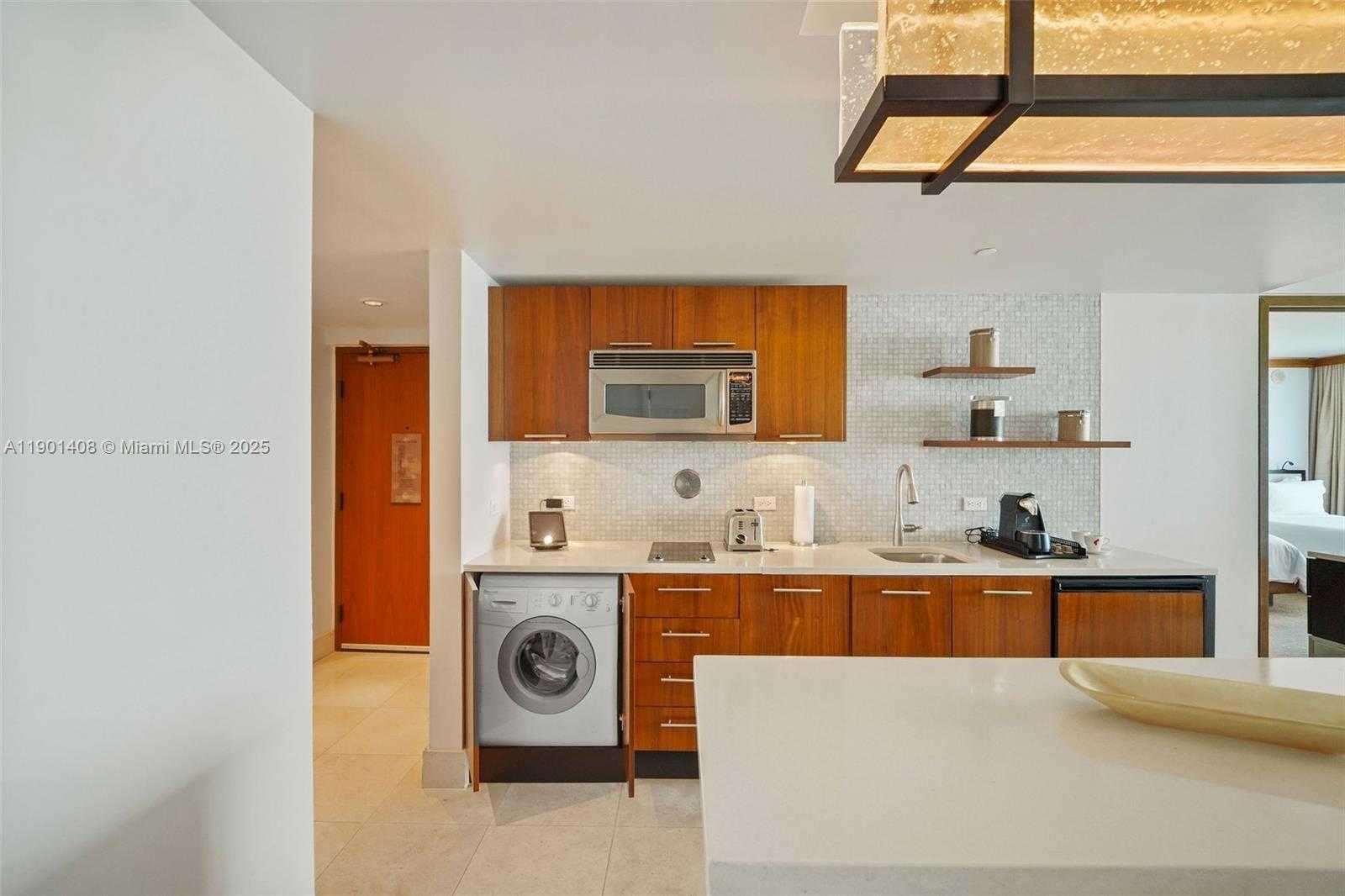 Small Image of 6801 COLLINS AVE #422, Miami Beach Number 3