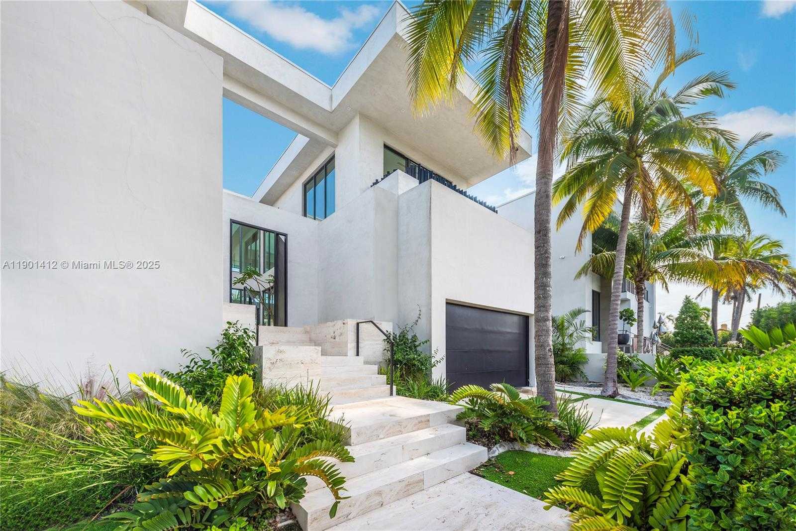 Small Image of 773 NORTH EAST 77TH TER, Miami Number 2