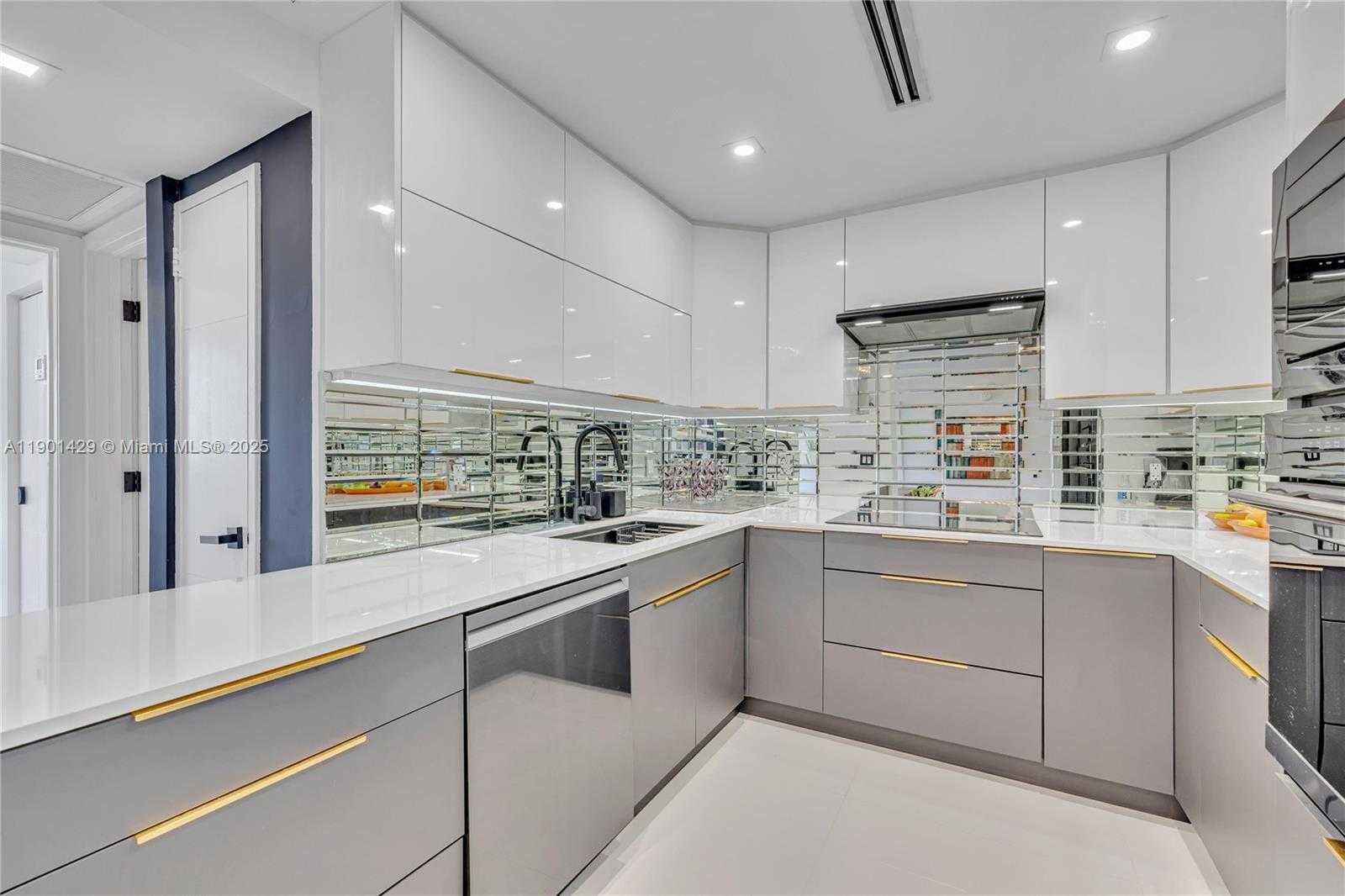 Small Image of 5600 COLLINS AVE #10H, Miami Beach Number 11