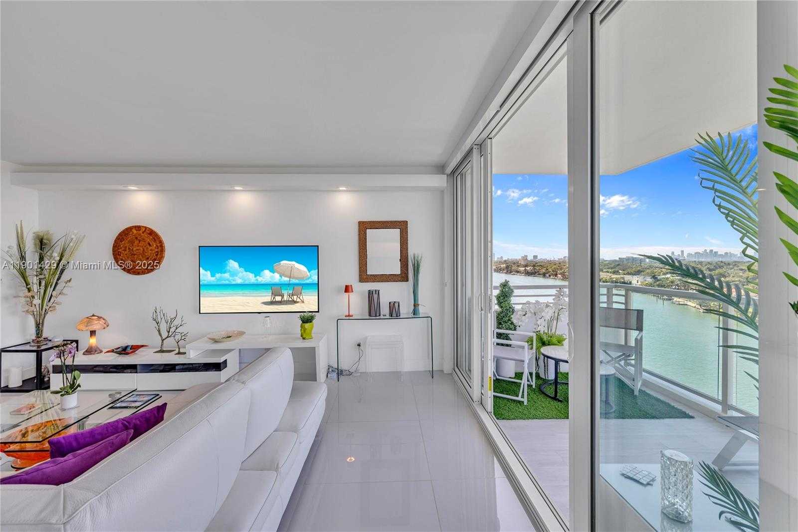 Small Image of 5600 COLLINS AVE #10H, Miami Beach Number 15