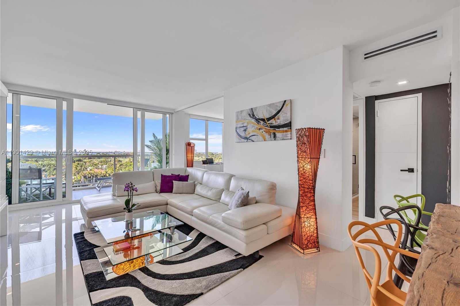 Small Image of 5600 COLLINS AVE #10H, Miami Beach Number 3