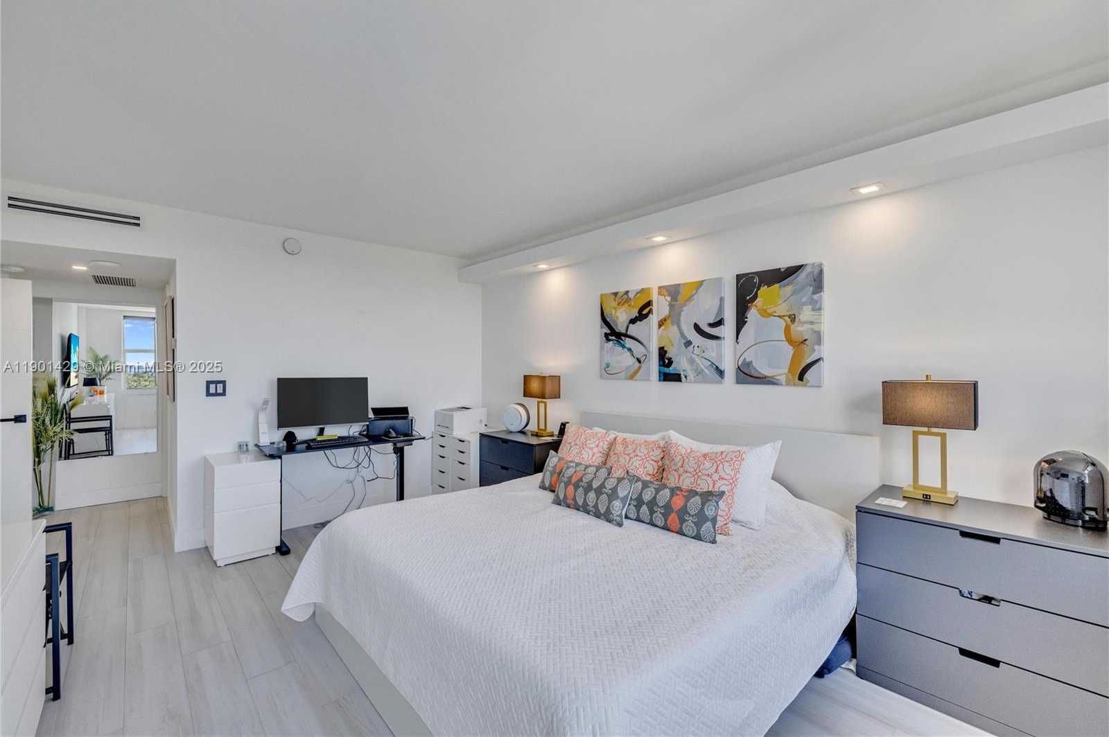 Small Image of 5600 COLLINS AVE #10H, Miami Beach Number 33