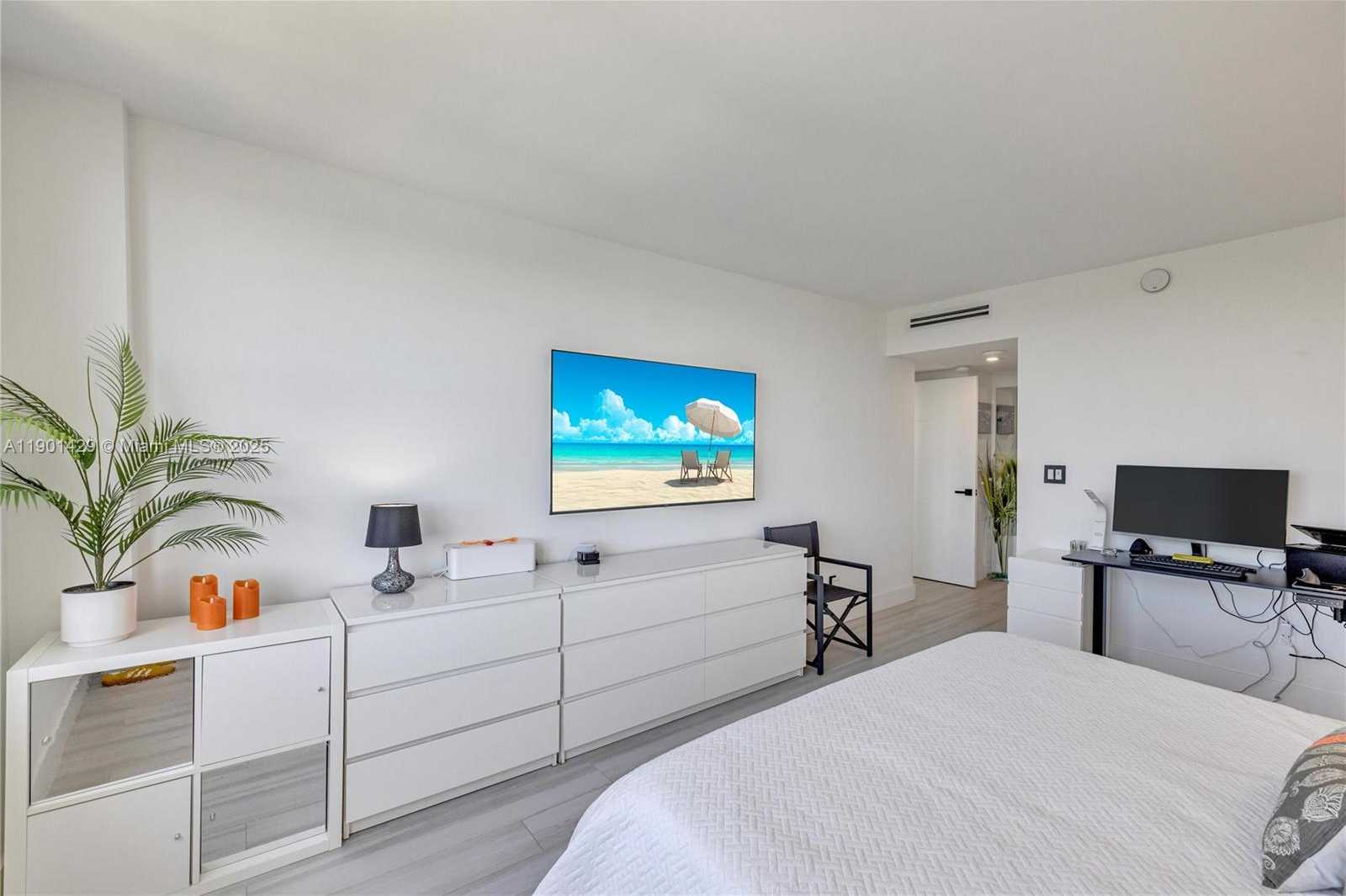 Small Image of 5600 COLLINS AVE #10H, Miami Beach Number 34
