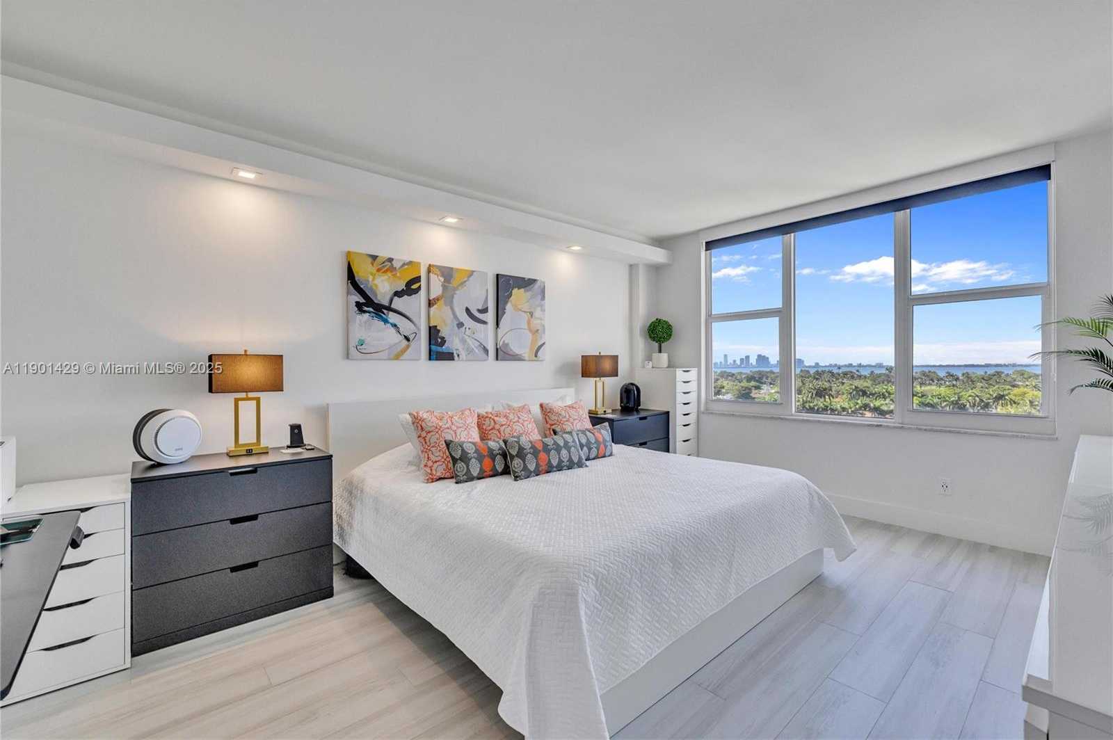 Small Image of 5600 COLLINS AVE #10H, Miami Beach Number 35