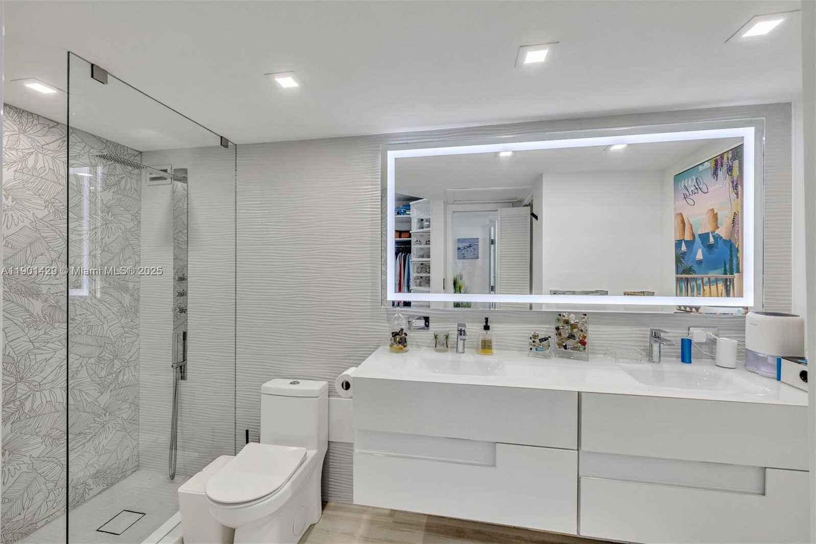 Small Image of 5600 COLLINS AVE #10H, Miami Beach Number 39