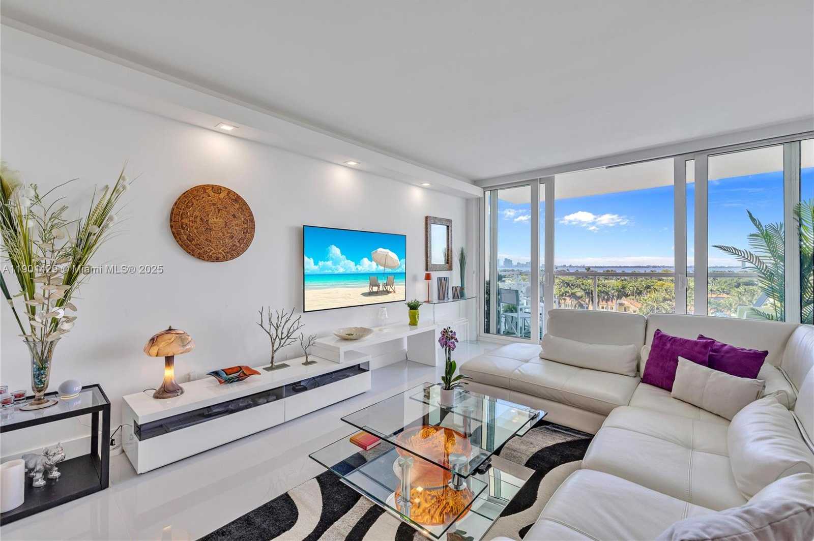 Small Image of 5600 COLLINS AVE #10H, Miami Beach Number 4