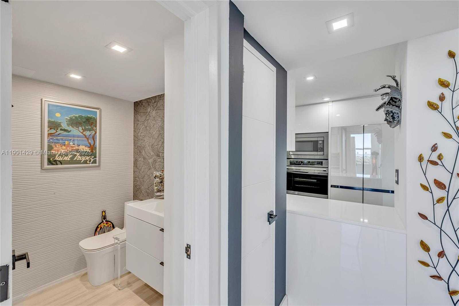 Small Image of 5600 COLLINS AVE #10H, Miami Beach Number 41