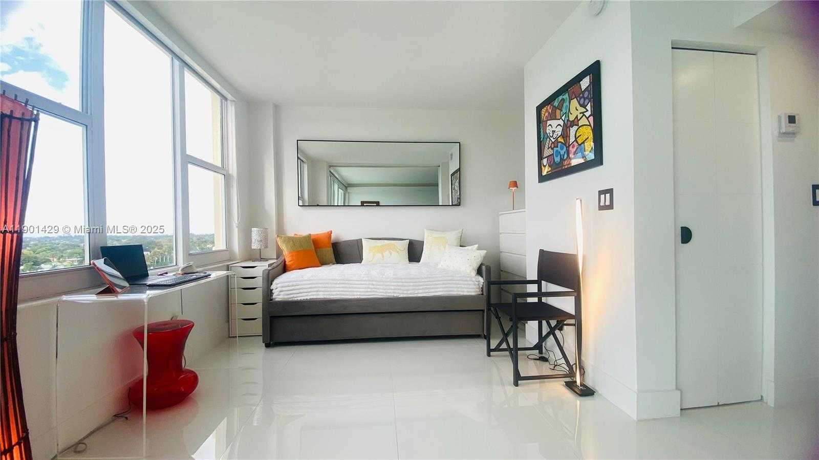 Small Image of 5600 COLLINS AVE #10H, Miami Beach Number 42