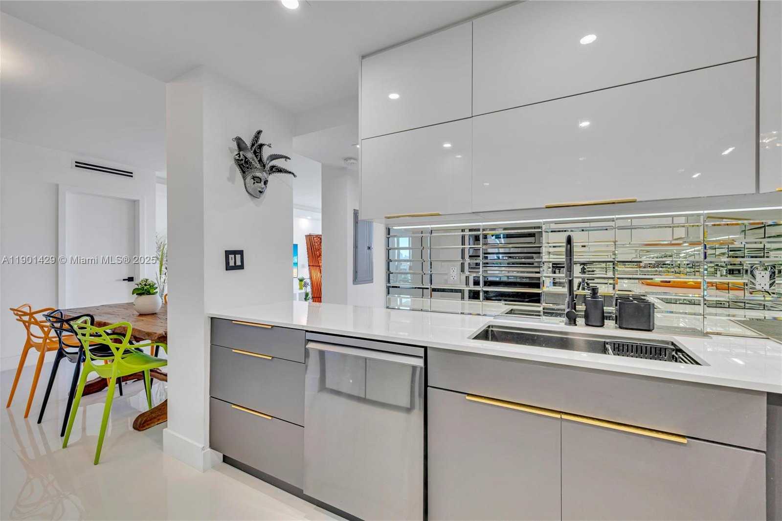 Small Image of 5600 COLLINS AVE #10H, Miami Beach Number 8
