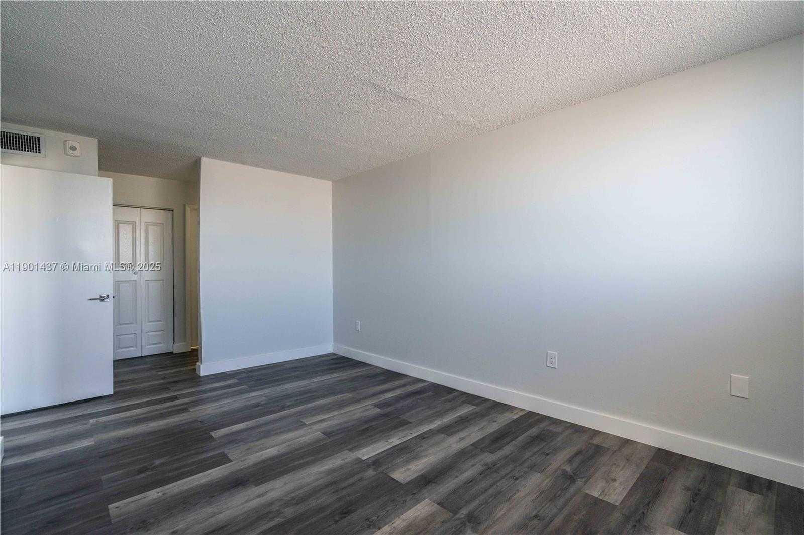Small Image of 6960 RUE VENDOME #503, Miami Beach Number 11