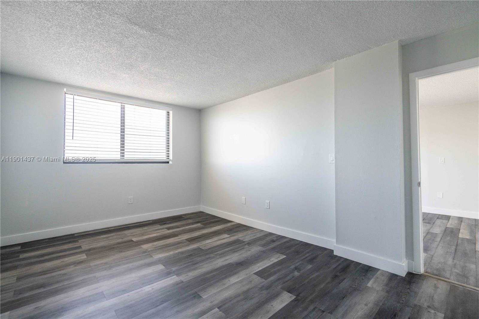 Small Image of 6960 RUE VENDOME #503, Miami Beach Number 13