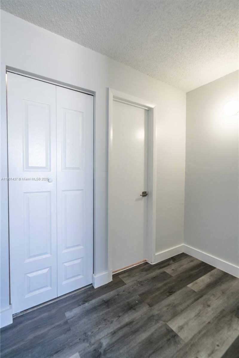 Small Image of 6960 RUE VENDOME #503, Miami Beach Number 14