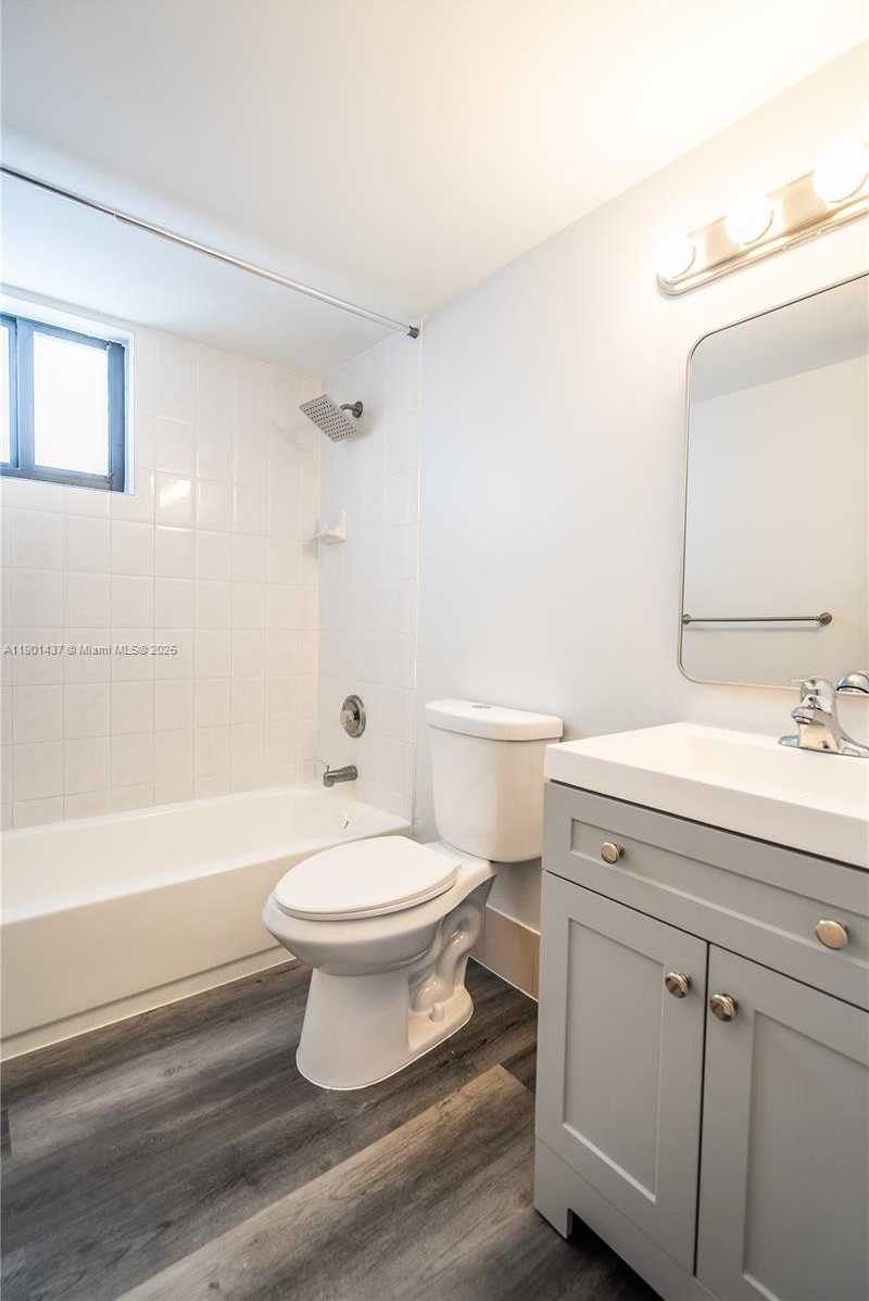 Small Image of 6960 RUE VENDOME #503, Miami Beach Number 15