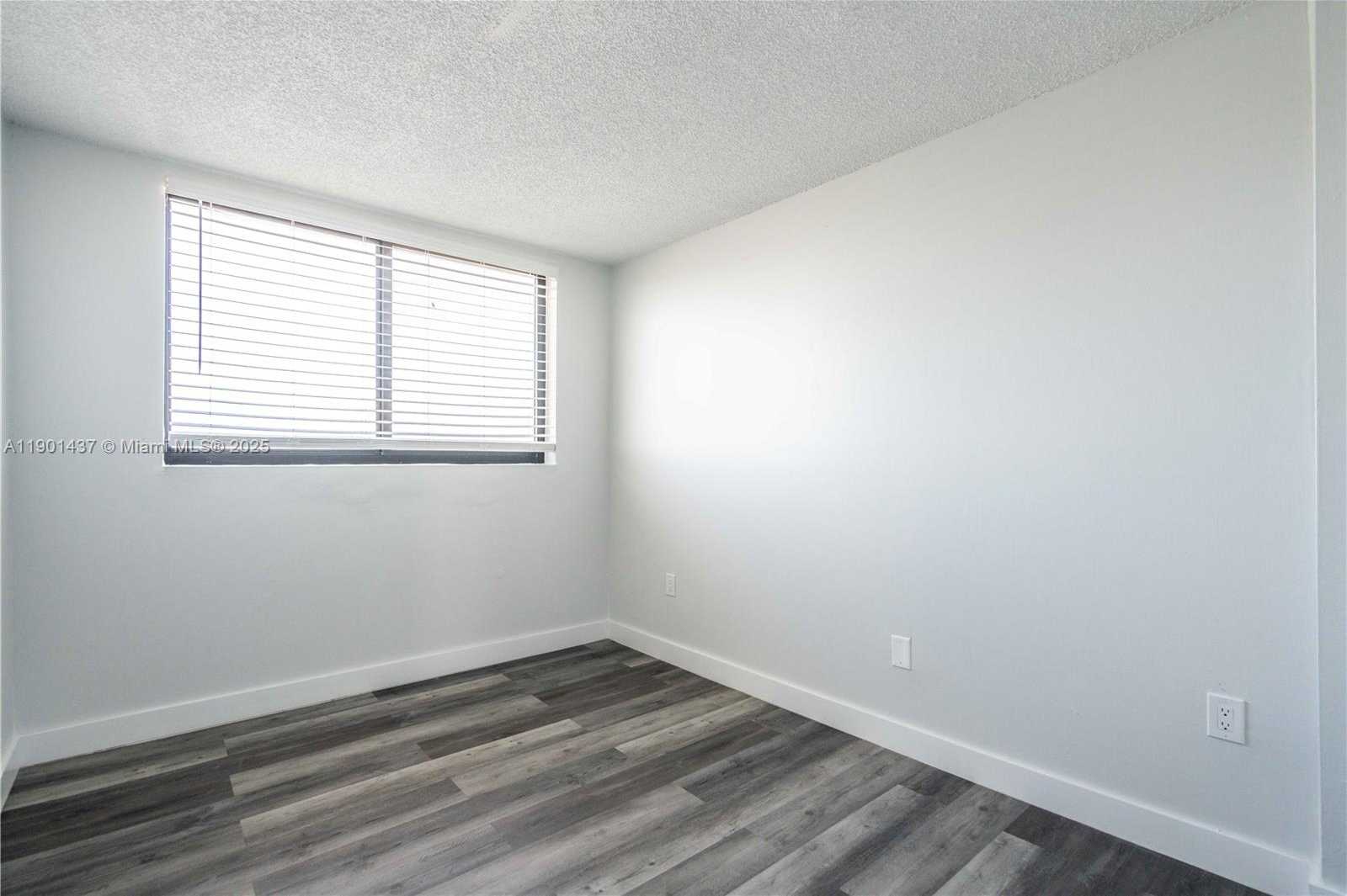 Small Image of 6960 RUE VENDOME #503, Miami Beach Number 16