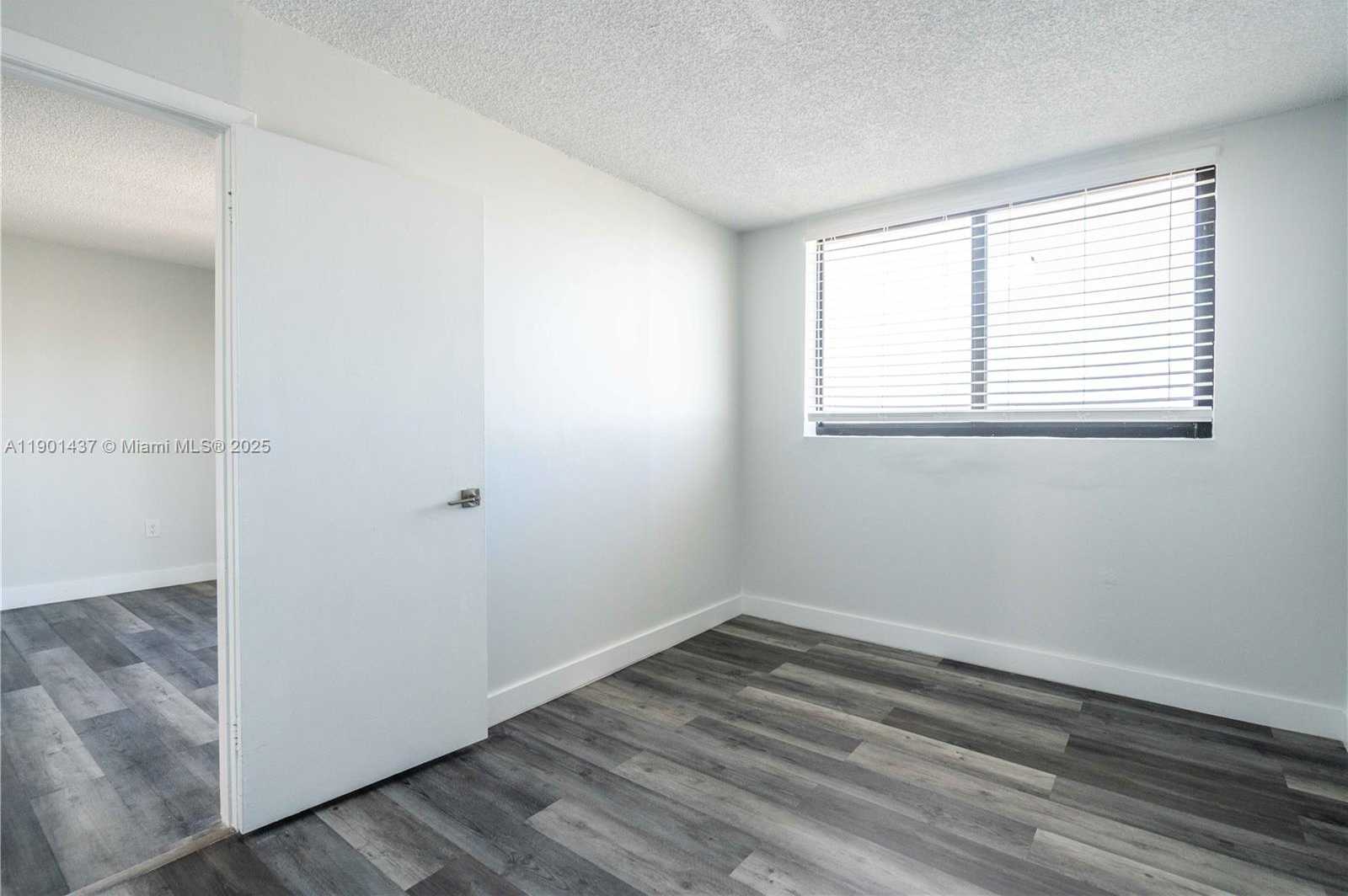 Small Image of 6960 RUE VENDOME #503, Miami Beach Number 17