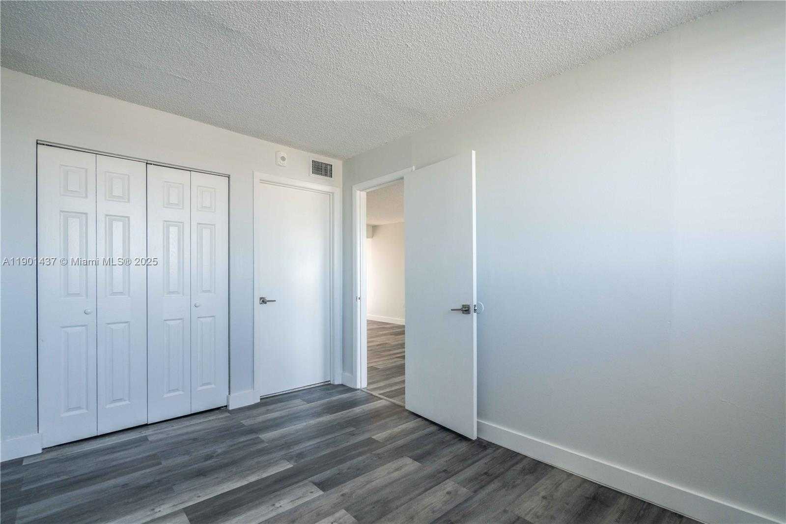 Small Image of 6960 RUE VENDOME #503, Miami Beach Number 18