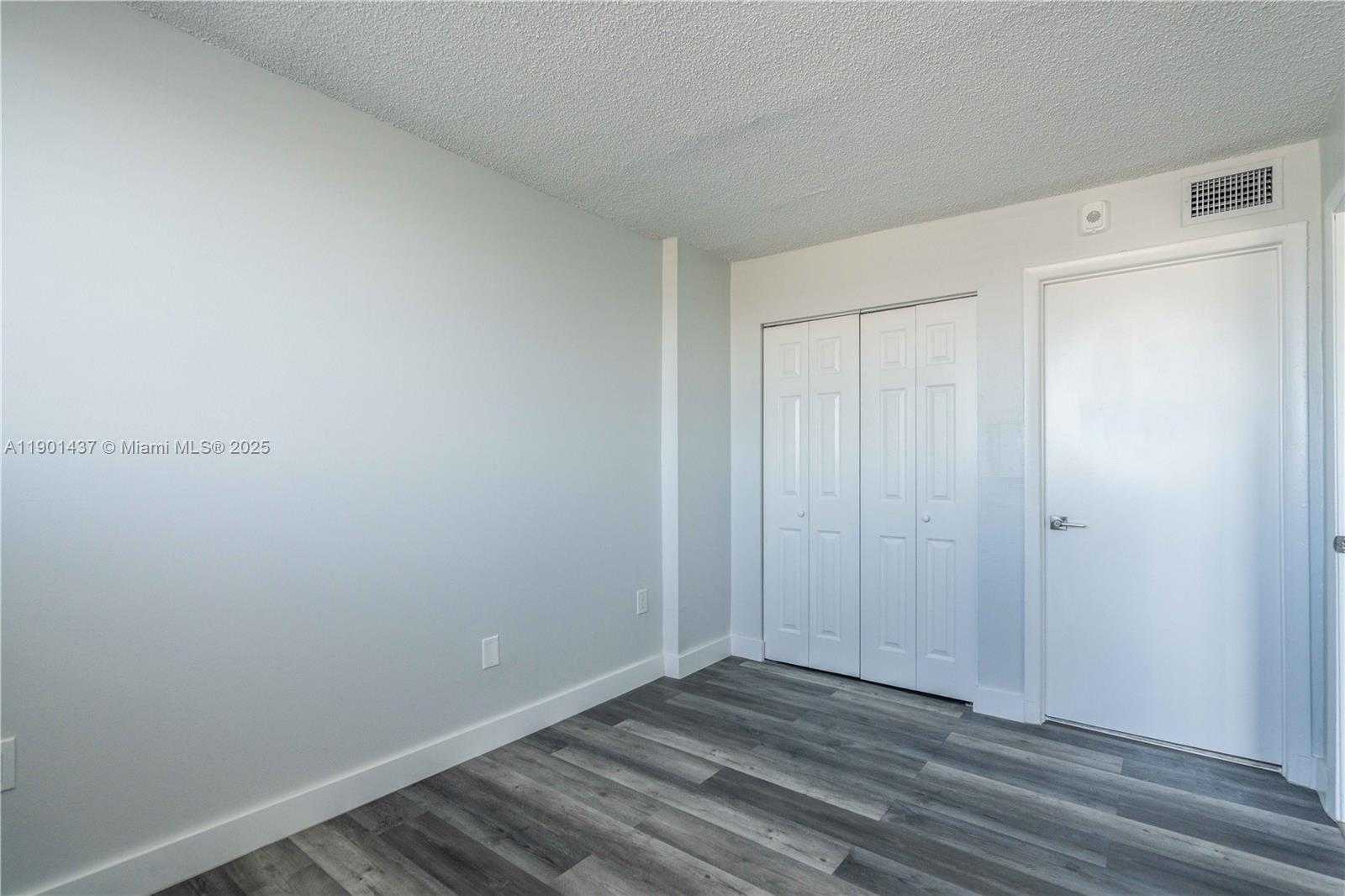 Small Image of 6960 RUE VENDOME #503, Miami Beach Number 19