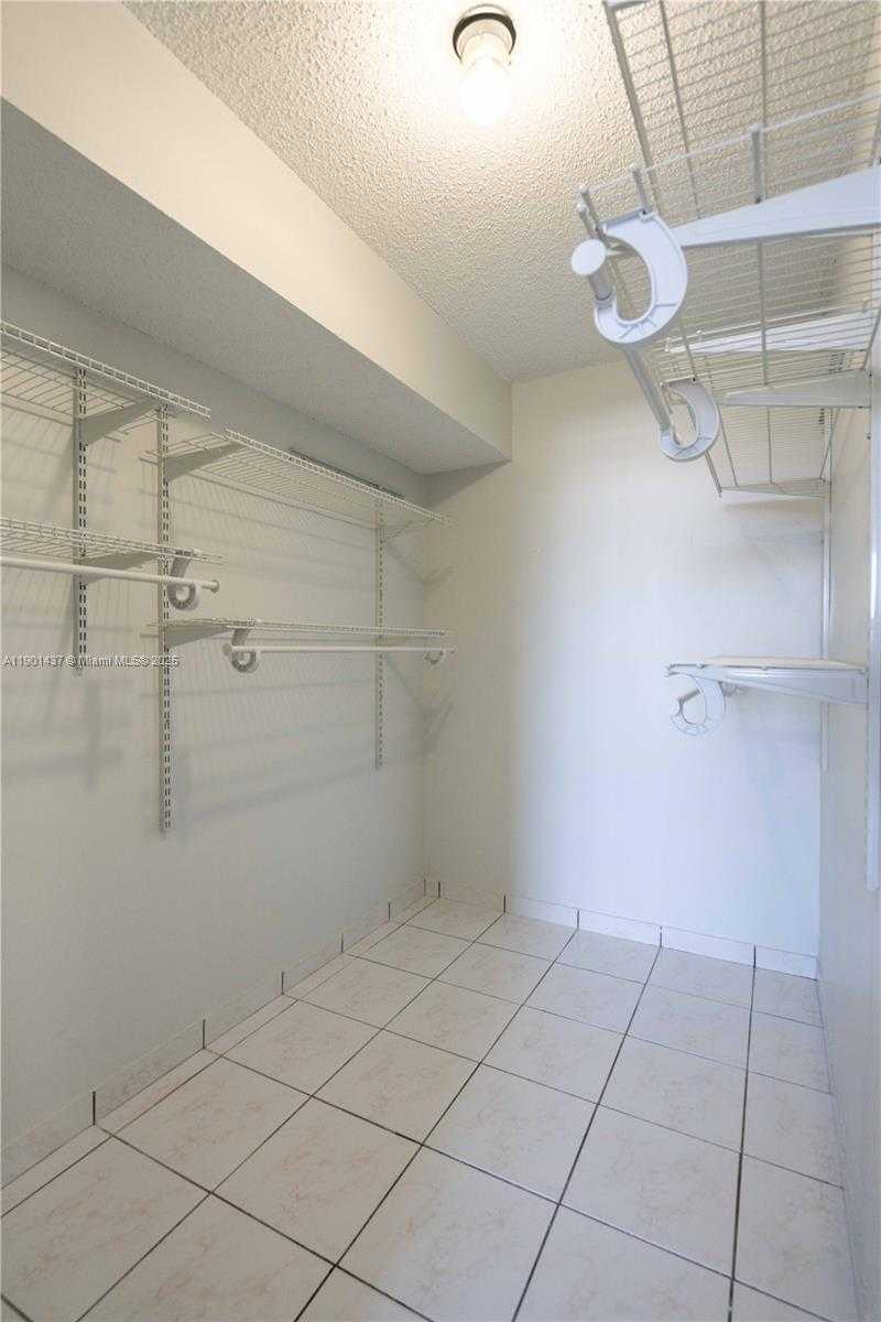 Small Image of 6960 RUE VENDOME #503, Miami Beach Number 20