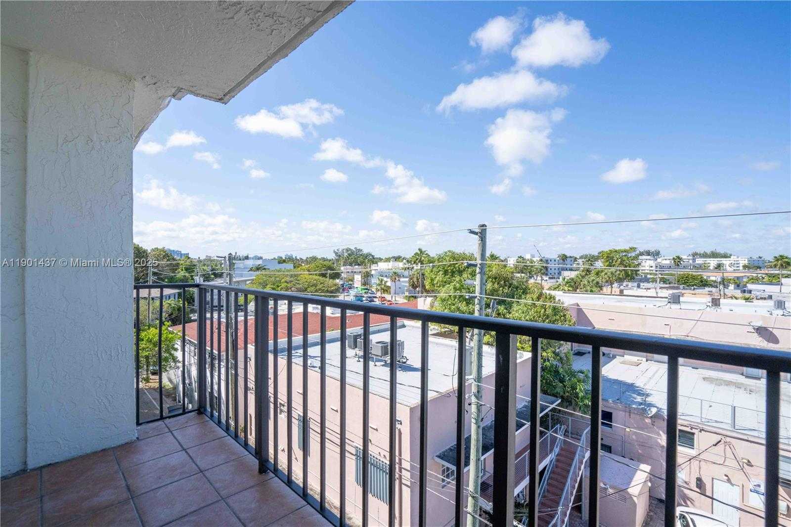 Small Image of 6960 RUE VENDOME #503, Miami Beach Number 3
