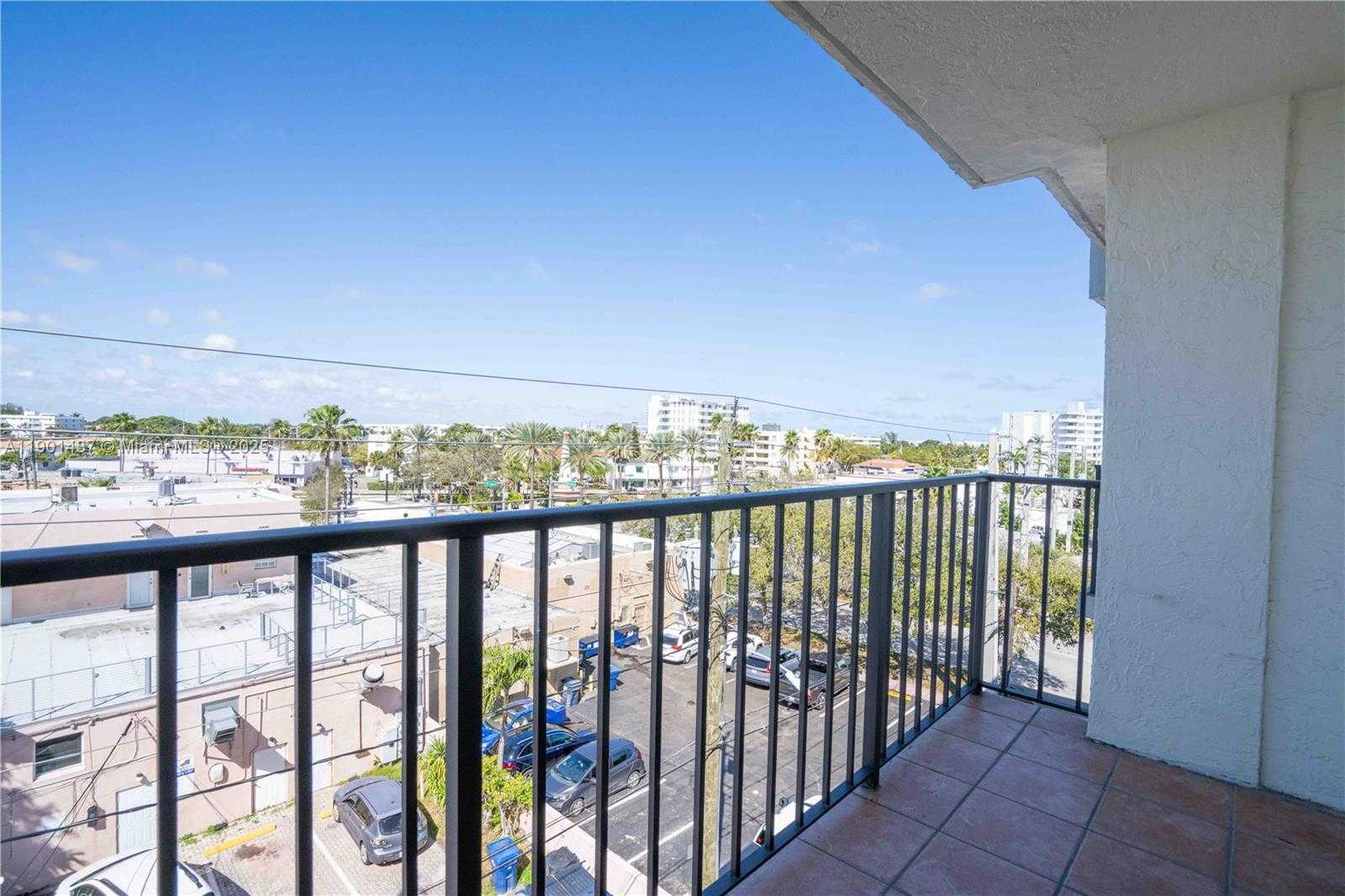 Small Image of 6960 RUE VENDOME #503, Miami Beach Number 4