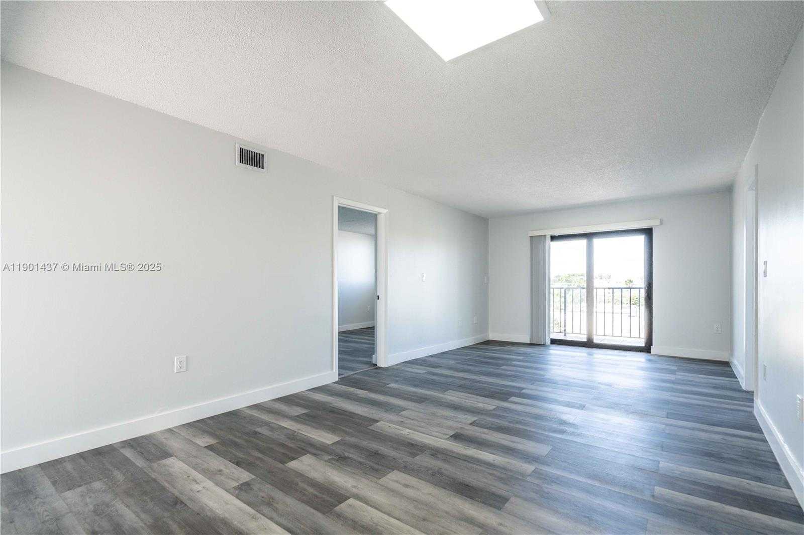 Small Image of 6960 RUE VENDOME #503, Miami Beach Number 5