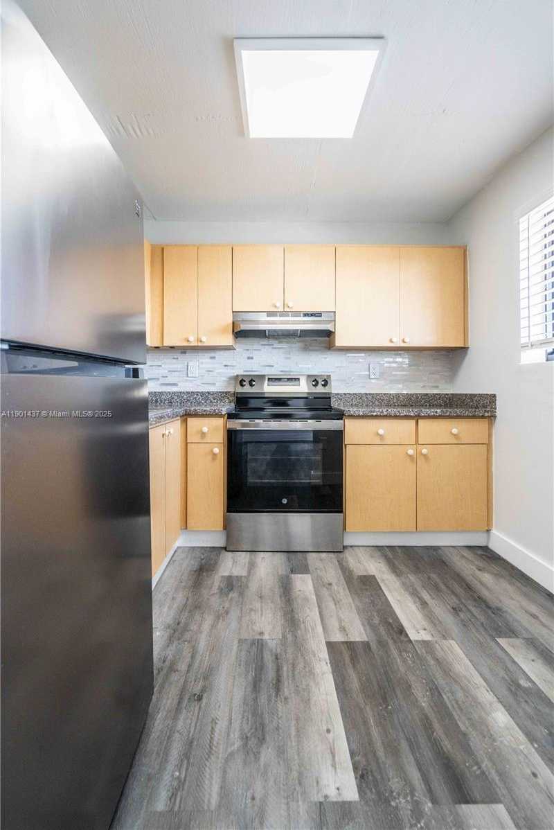 Small Image of 6960 RUE VENDOME #503, Miami Beach Number 9