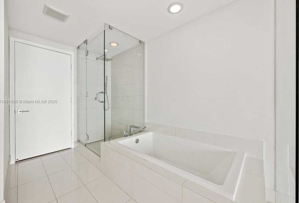 Small Image of 650 NORTH EAST 32ND ST #2205, Miami Number 43