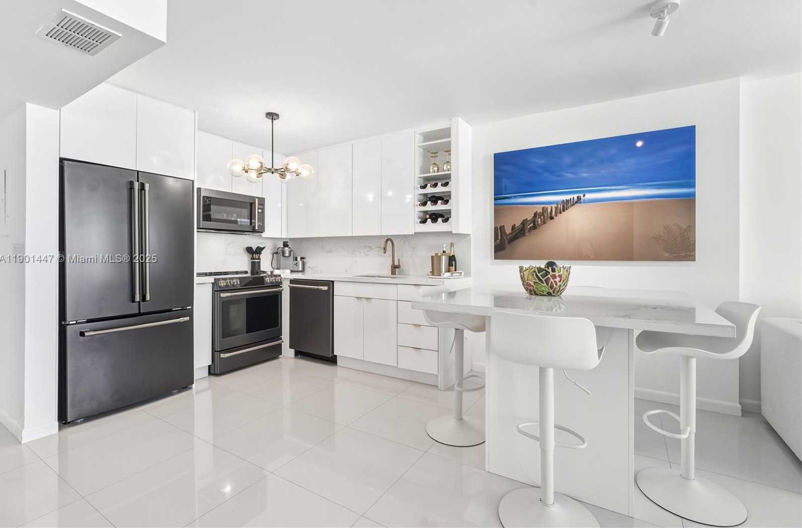 Small Image of 345 OCEAN DR #1019, Miami Beach Number 10
