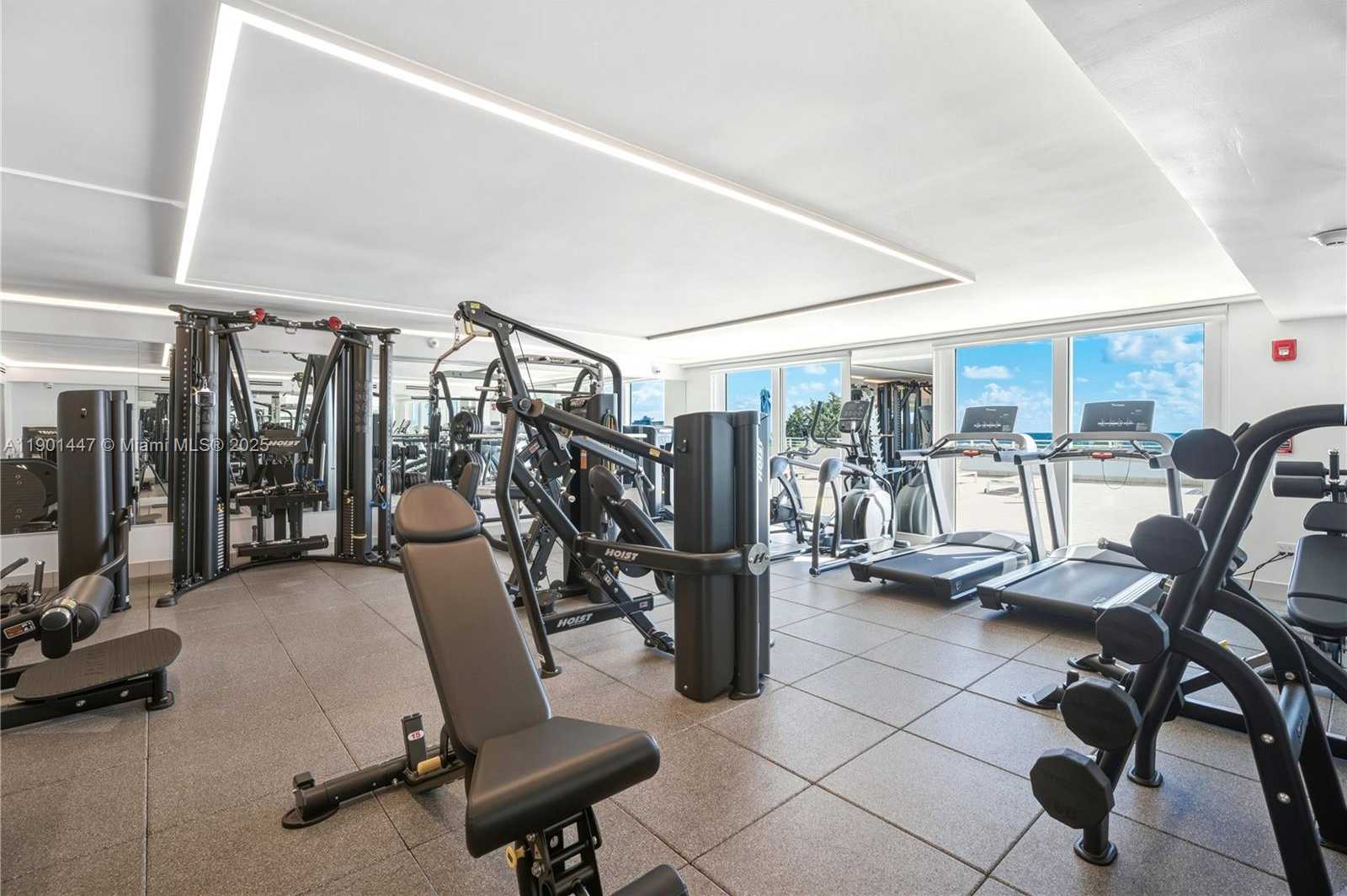 Small Image of 345 OCEAN DR #1019, Miami Beach Number 11