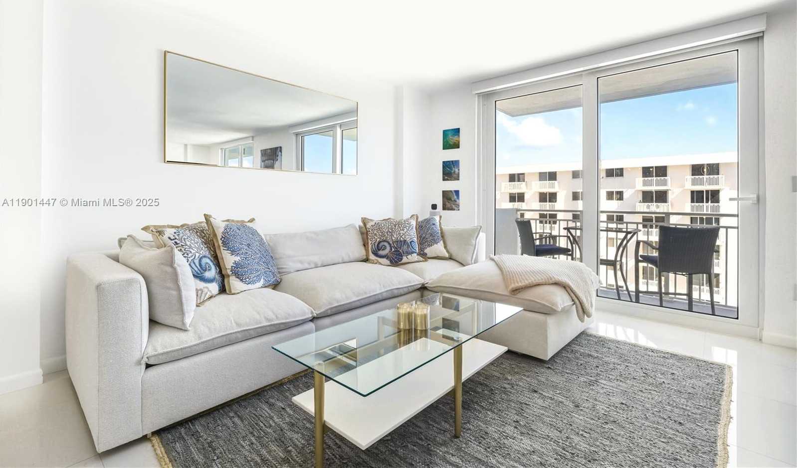 Small Image of 345 OCEAN DR #1019, Miami Beach Number 4