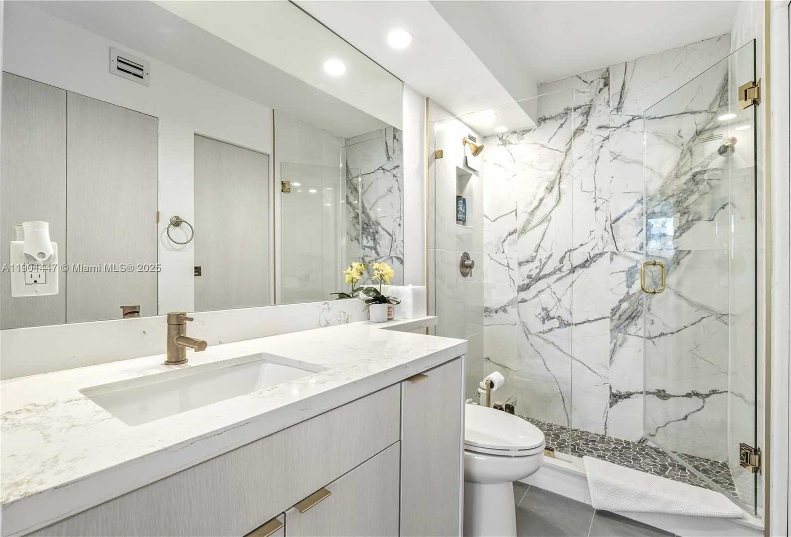 Small Image of 345 OCEAN DR #1019, Miami Beach Number 7