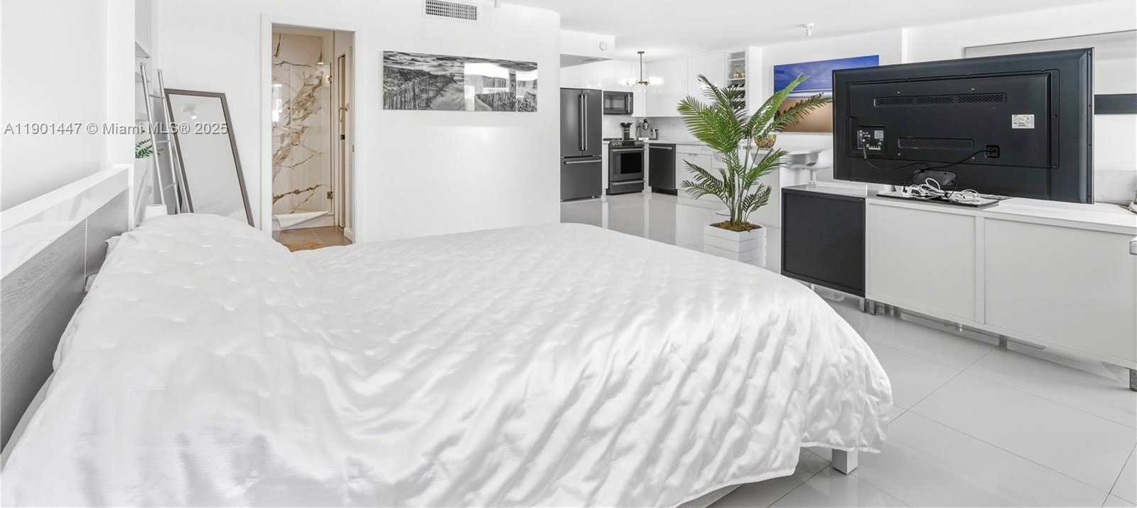Small Image of 345 OCEAN DR #1019, Miami Beach Number 8