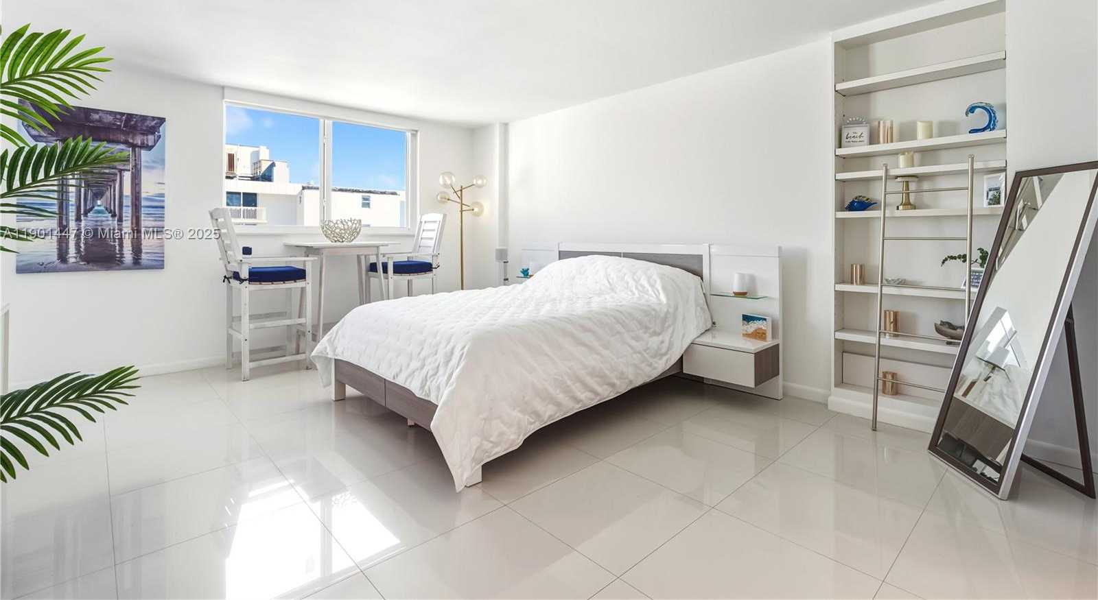 Small Image of 345 OCEAN DR #1019, Miami Beach Number 9