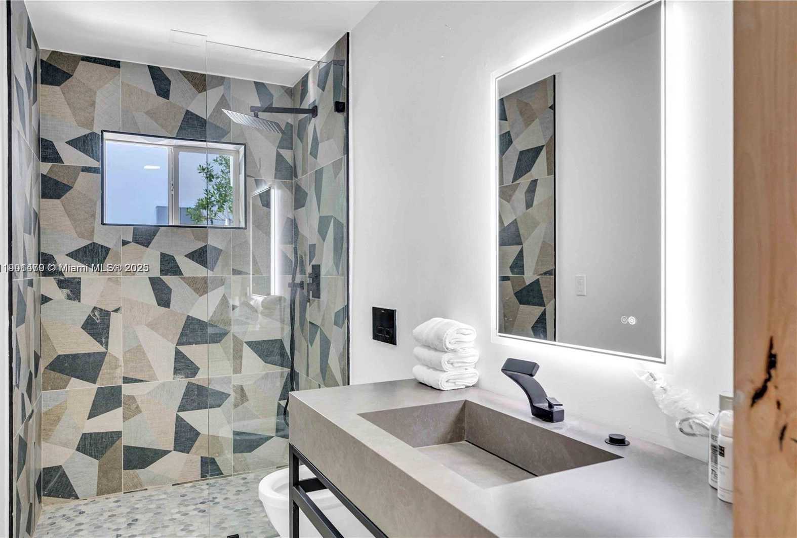 Small Image of 4708 ALTON RD, Miami Beach Number 10
