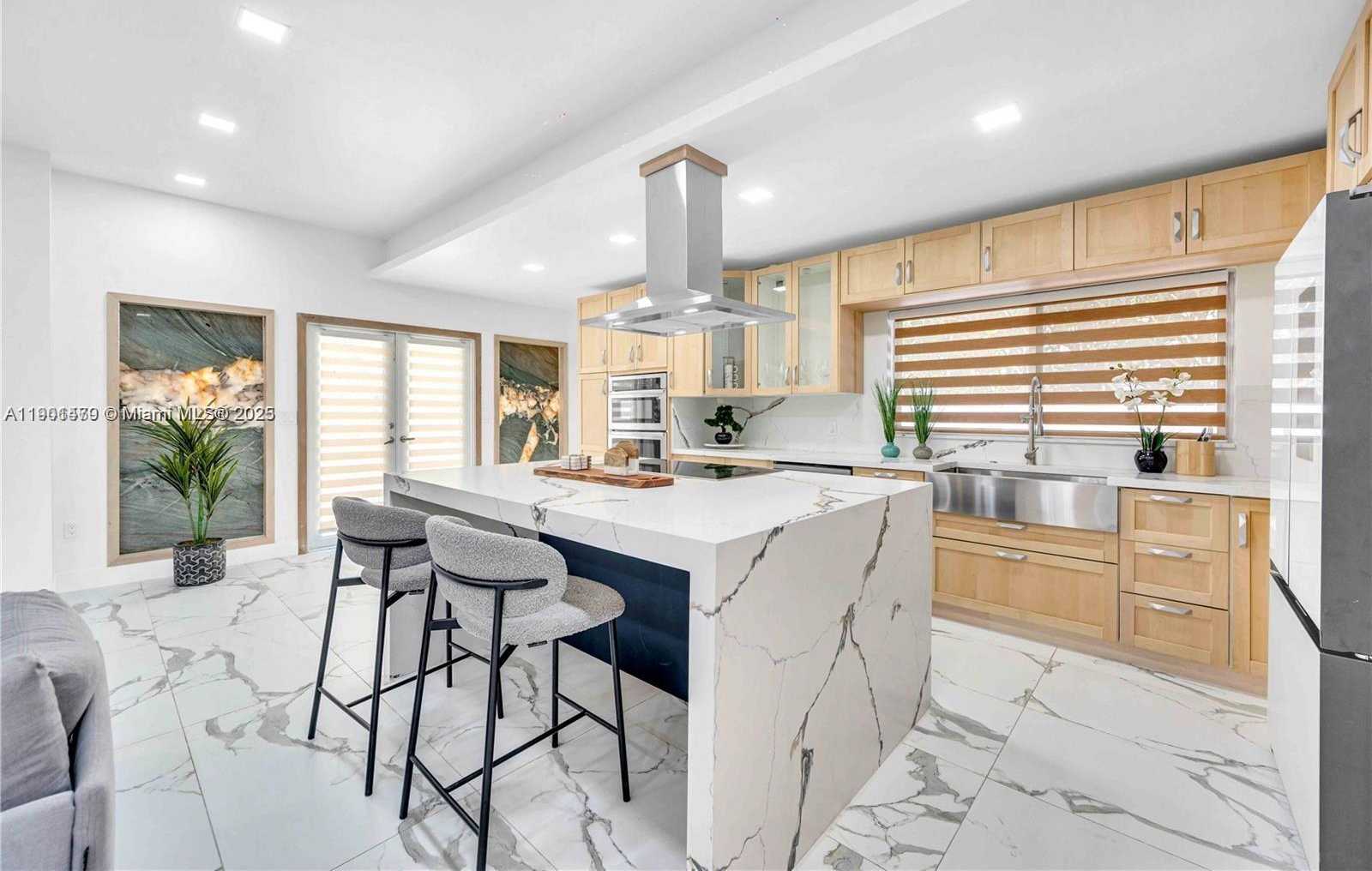 Small Image of 4708 ALTON RD, Miami Beach Number 2