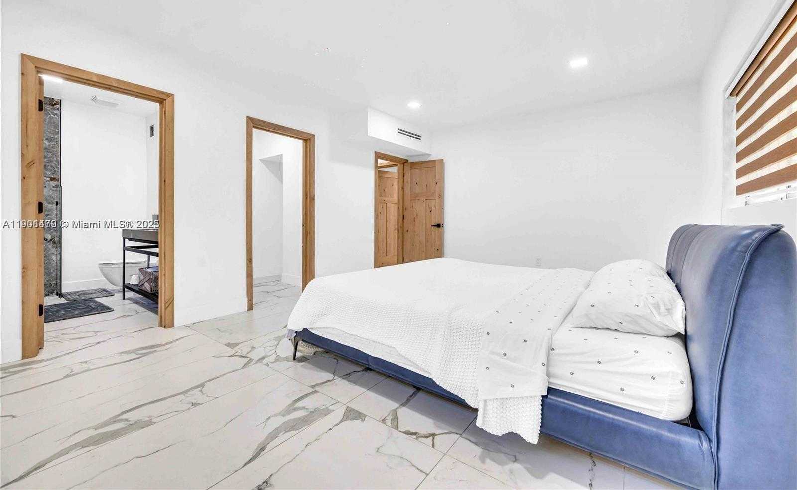 Small Image of 4708 ALTON RD, Miami Beach Number 5