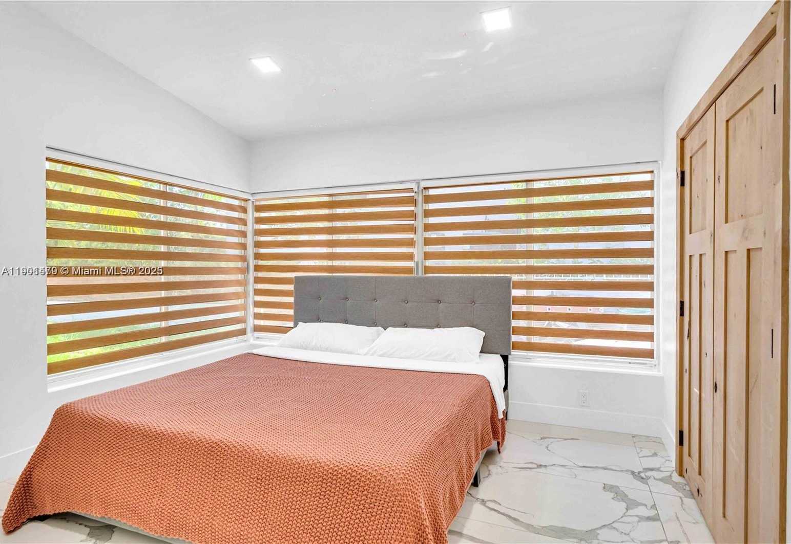 Small Image of 4708 ALTON RD, Miami Beach Number 9
