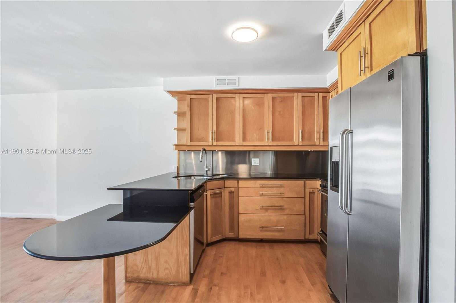 Small Image of 345 OCEAN DR #1020, Miami Beach Number 10