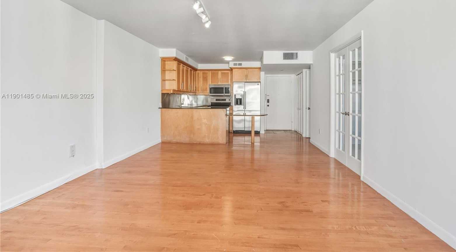 Small Image of 345 OCEAN DR #1020, Miami Beach Number 5