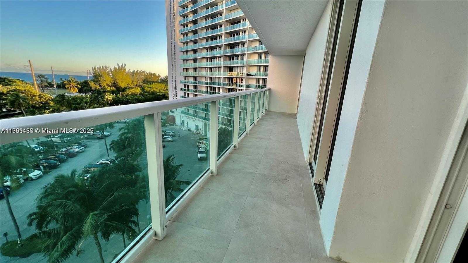 Small Image of 100 BAYVIEW DR #607, Sunny Isles Beach Number 8