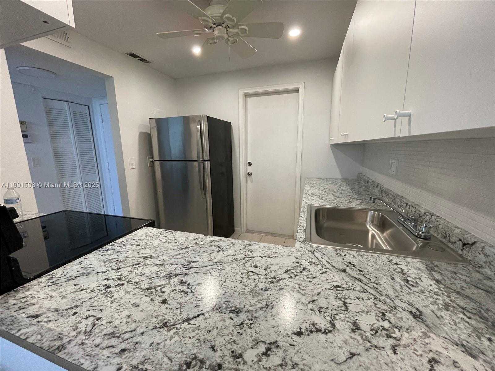 Small Image of 1817 SOUTH OCEAN DR #226, Hallandale Beach Number 3