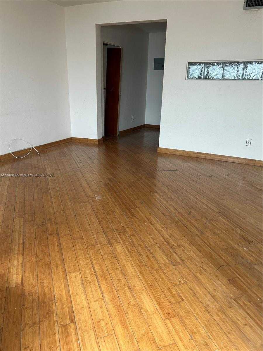 Small Image of 653 MICHIGAN AVE #2, Miami Beach Number 11
